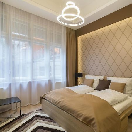 Exlcusive & City Central Located Suite By Prestige Homes Будапешт Экстерьер фото